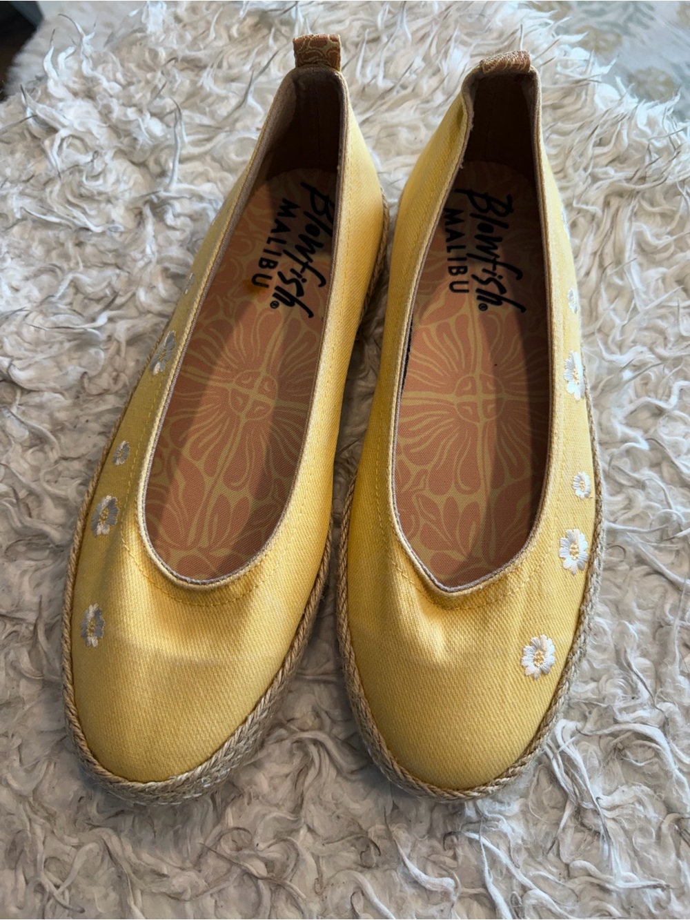 Blowfish Malibu Yellow Daisy Embroidered Espadrille Flats Size 11
